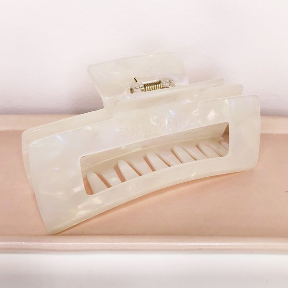 PARK AND BUZZ Jumbo 5” Eco Acetate Hair Claw Clip - Milky Iridescent - Picture 1 of 6